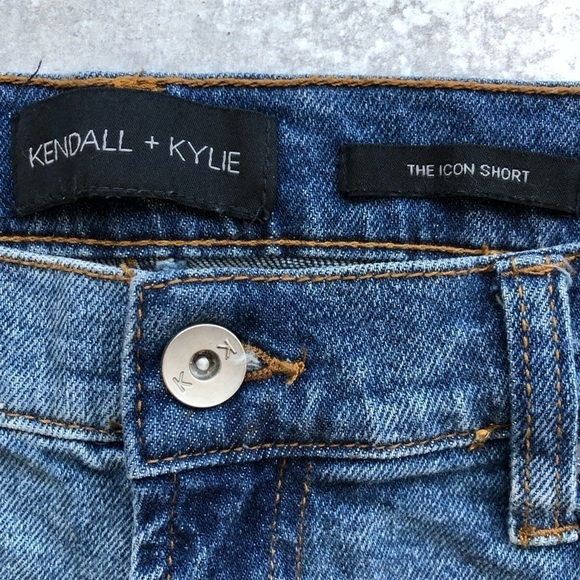 Kendall & Kylie The Iconic Short Distressed High Waist Jean Shorts Size 9/ 29 - Picture 2 of 11